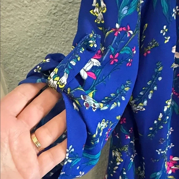 Worthington Woman Royal Blue Floral V-Neck Blouse size 1X - Picture 5 of 6